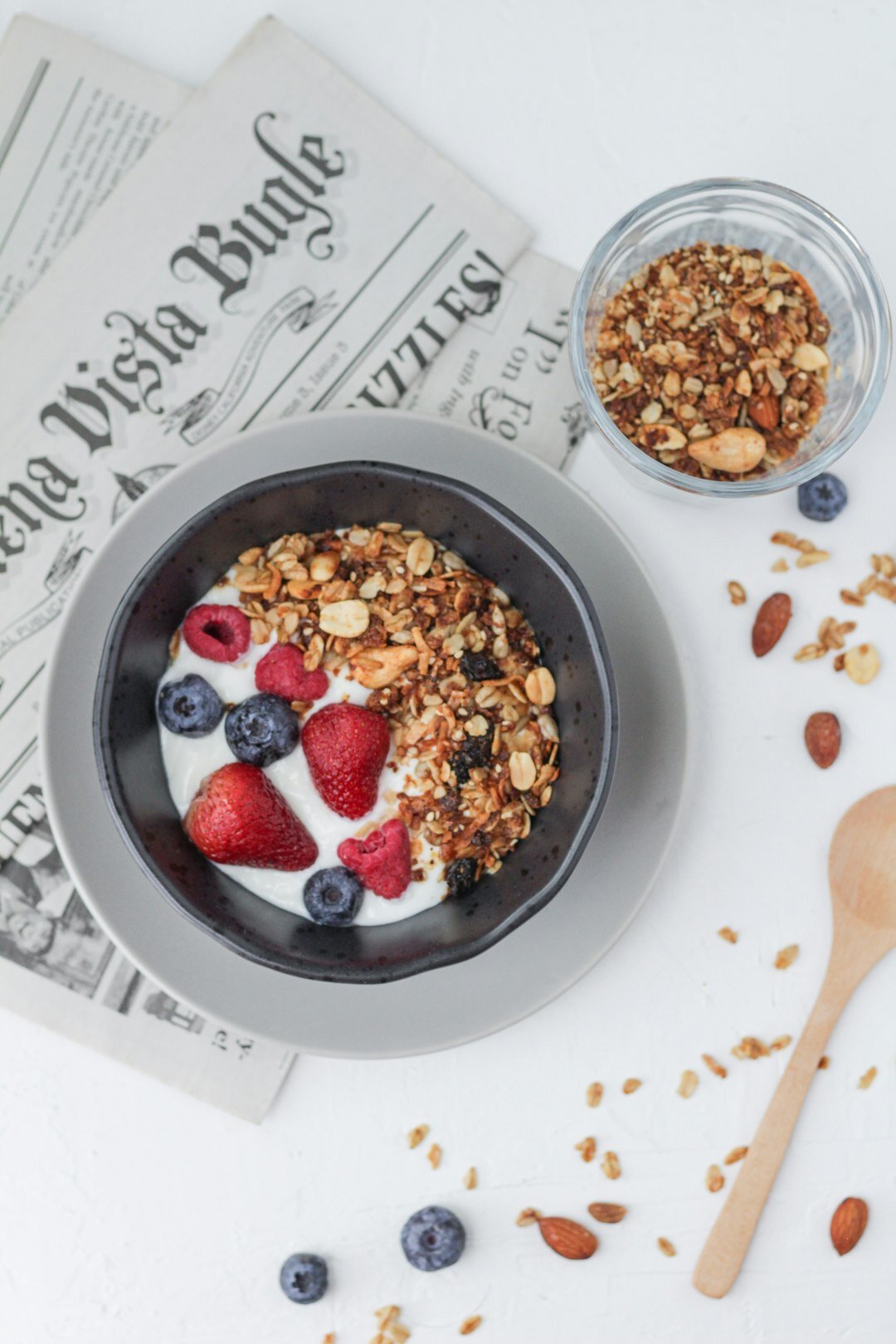 yogurt parfait with granola